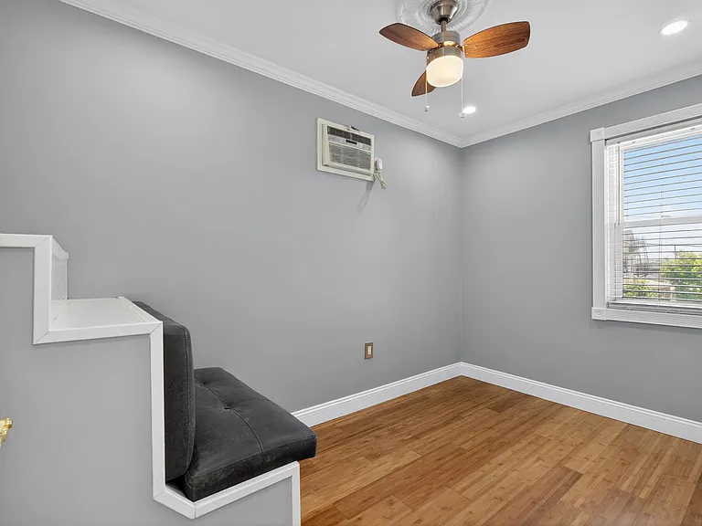 257 Kennedy Blvd — Photo 4