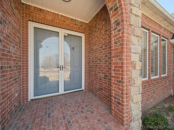 2nd image of 5020 Lake Breeze Rd