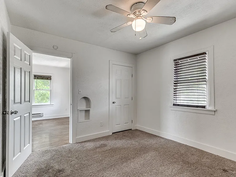2111 N Linn Ave — Photo 21