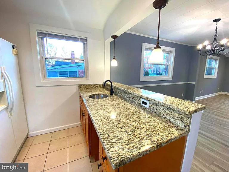 11005 Amherst Ave — Photo 13