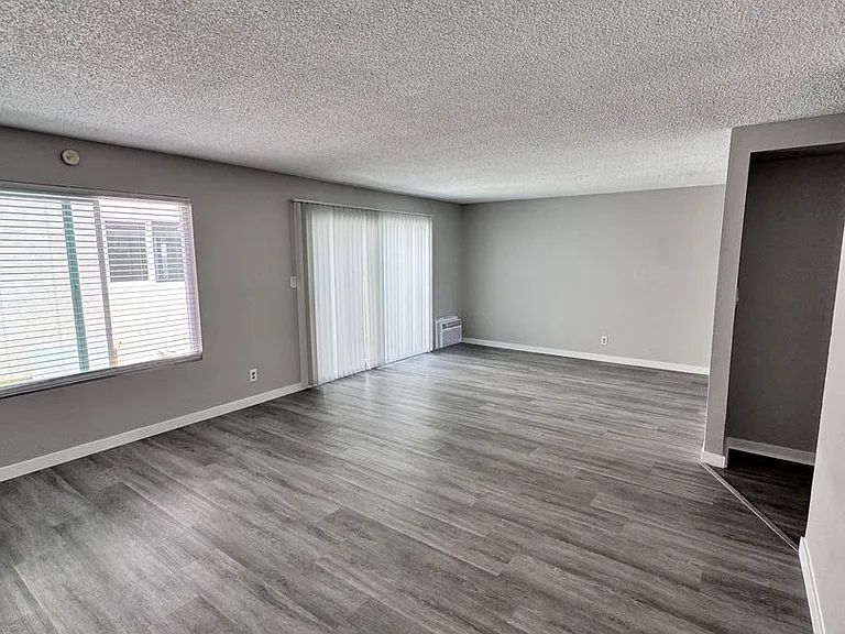 4321 Green Ave — Photo 7