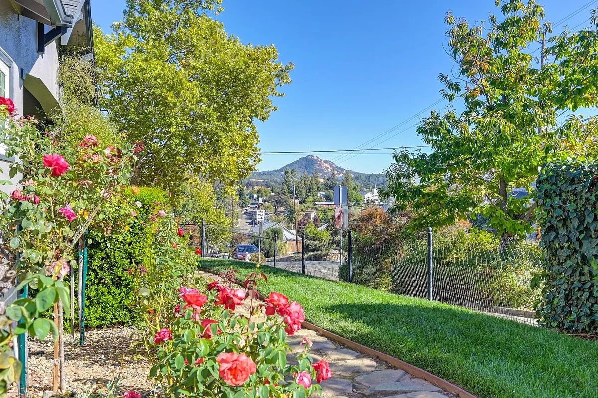 016afa65-b960-487b-9e68-35ca01421add_03302025 - 303 Hoffman St