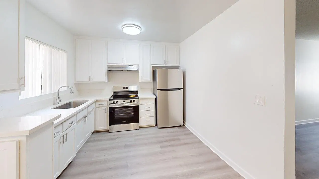 Chateau 16700 Devonshire Apartments, LLC — Photo 2