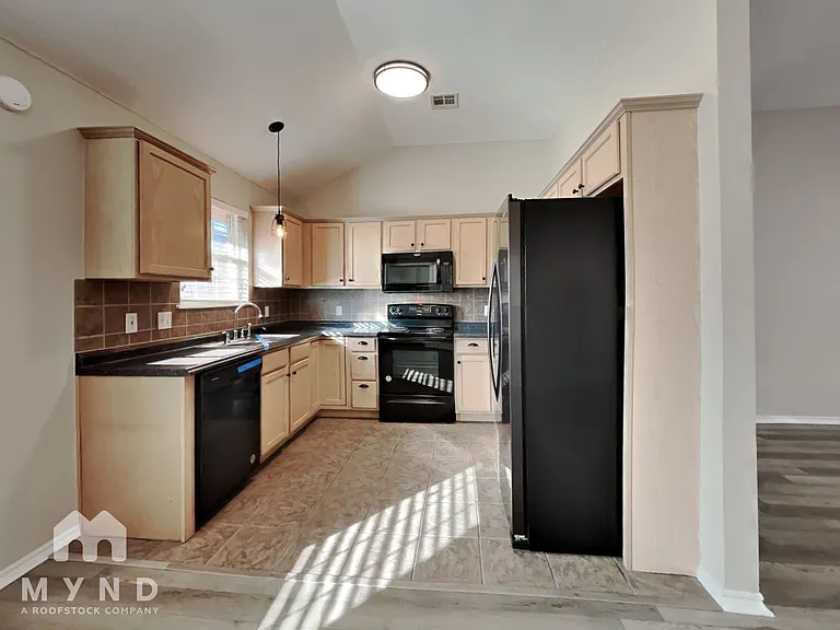 525 Cherokee Gate Dr — Photo 2