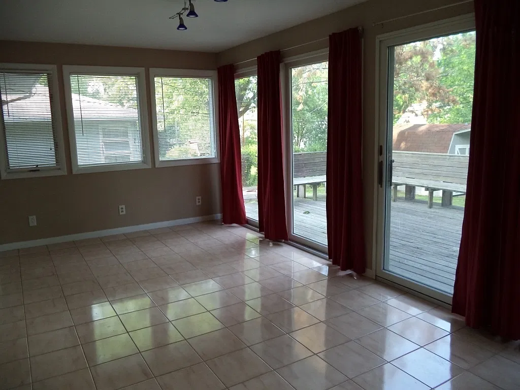 3 bed, 2400 sqft, $2,100 — Photo 3