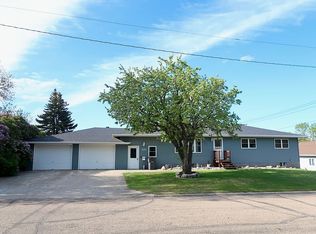 121 2nd St NE, Rugby, ND 58368