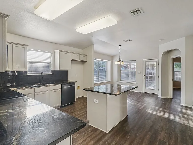 4119 Chinkapin Oak — Photo 10