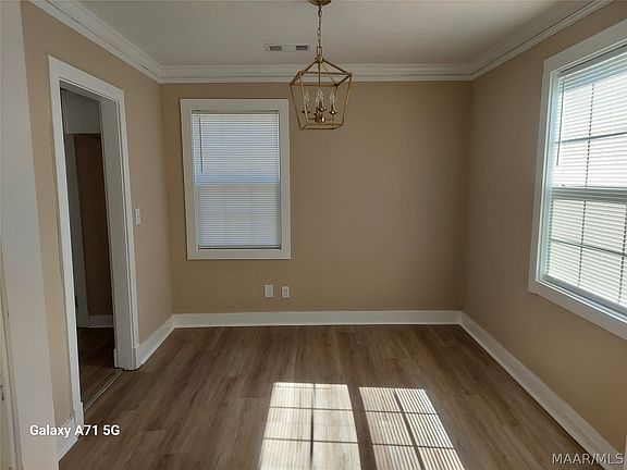 3rd image of 2315 E 6th St