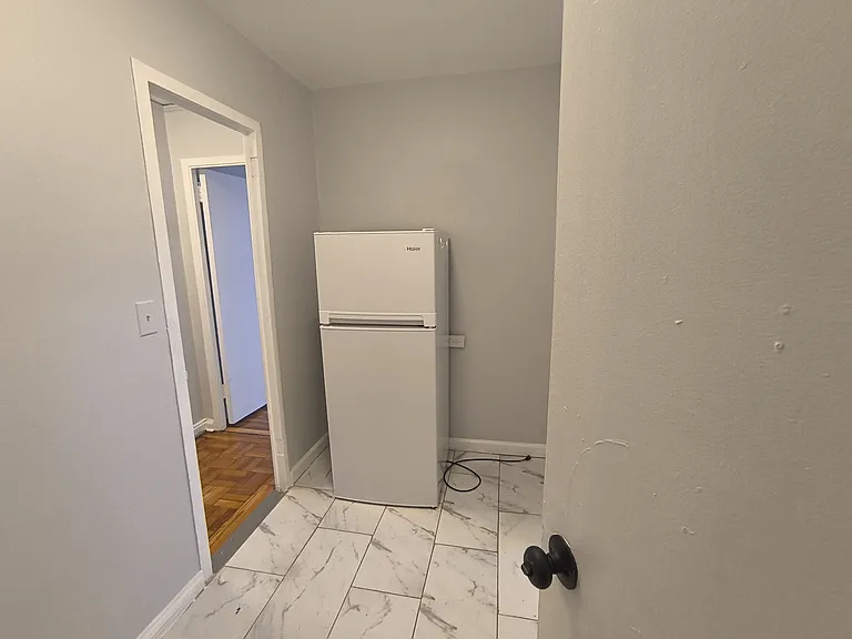 909 Park Ave #421E — Photo 3