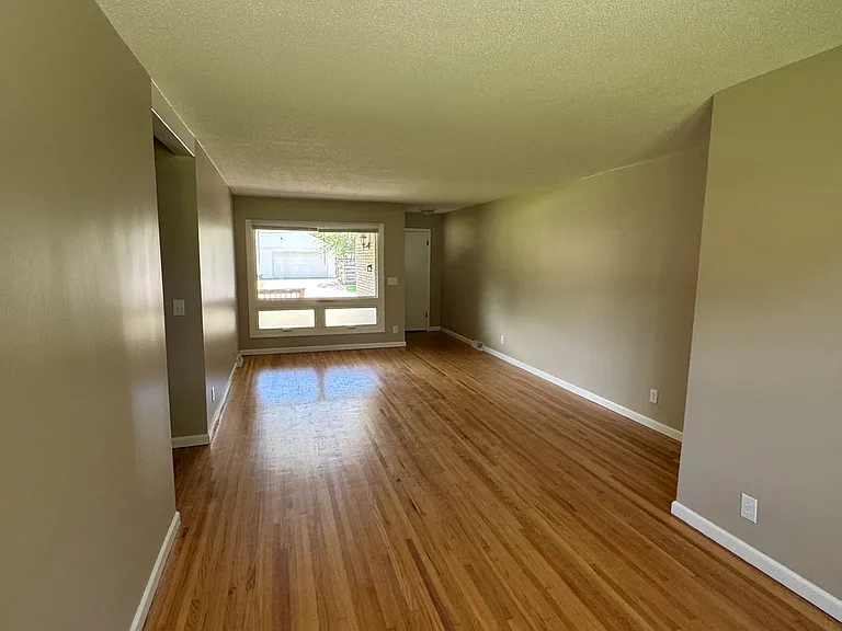 410 E Lincoln St — Photo 3