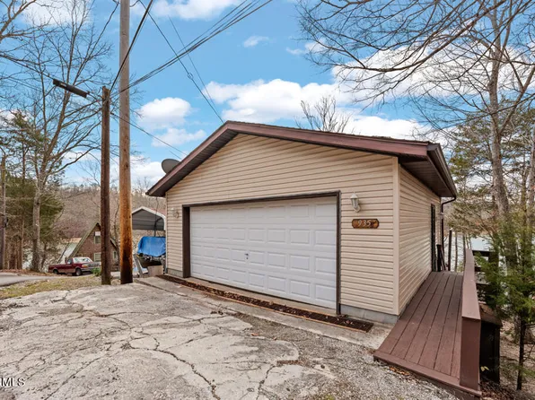 935 Flat Hollow Marina Rd, Speedwell, TN 37870