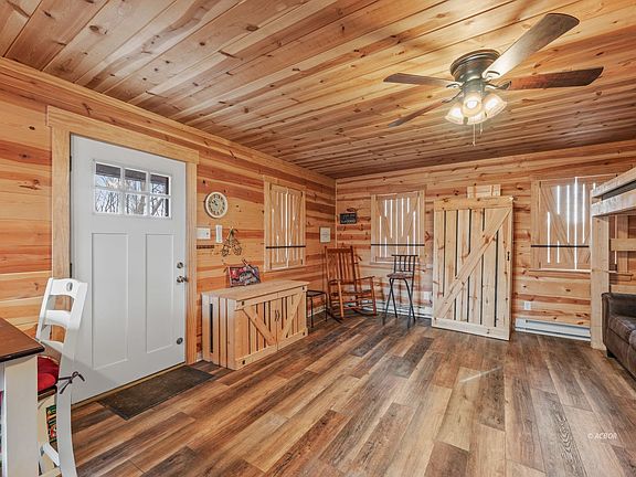 4th image of 677 Dickens Rd