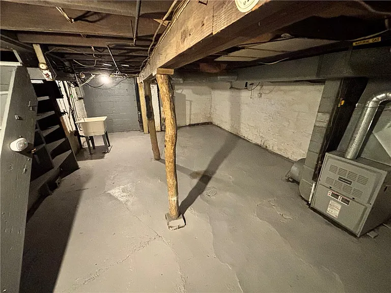 327 Mathews Ave — Photo 16