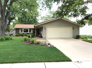 113 Hinkle Ln, Schaumburg, IL 60193
