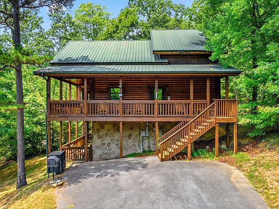 2nd image of 2828 Ridge Creek Cir