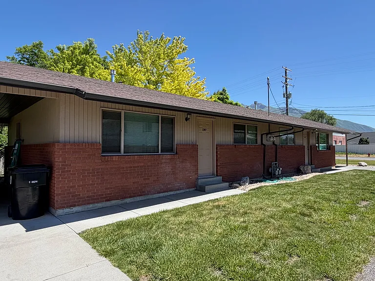 Side by side apartment