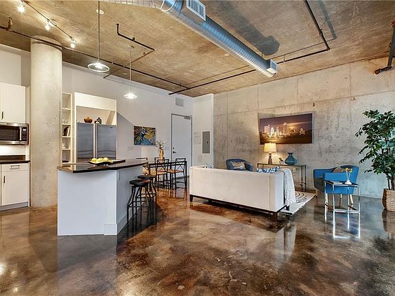2nd image of 311 W 5th St Unit 1001
