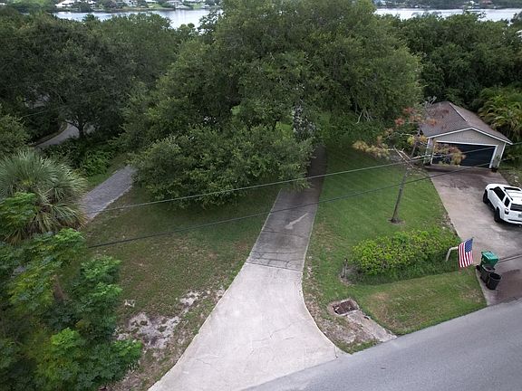 5th image of 9716 Riverview Dr