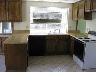 4th image of 610 Sotano Dr