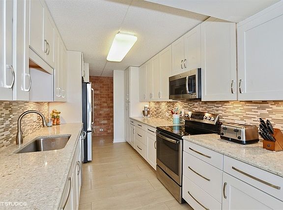 4th image of 2022 Saint Johns Ave APT 101
