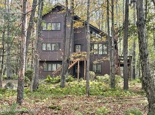 9 Lehigh River Dr N, Gouldsboro, PA 18424