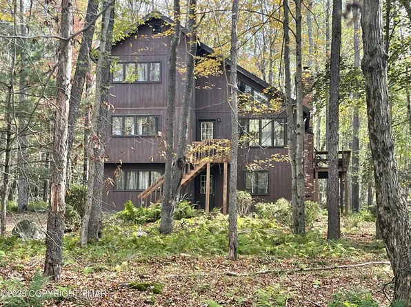 9 Lehigh River Dr N, Gouldsboro, PA 18424