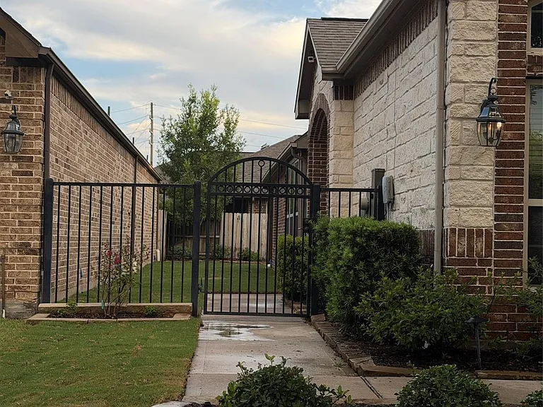 4906 Augusta Pointe Ct — Photo 3