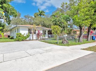 110 SW 9th St, Hallandale Beach, FL 33009