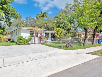 110 SW 9th St, Hallandale Beach, FL, 33009