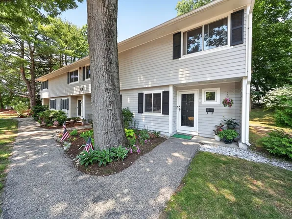 1 Beals Cove Rd APT D, Hingham, MA 02043