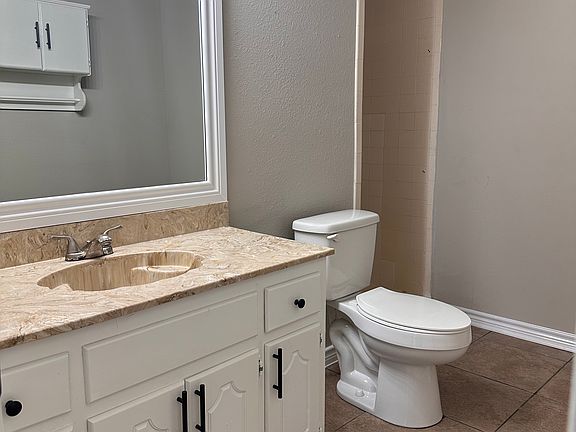 3rd image of 908 Price Ct