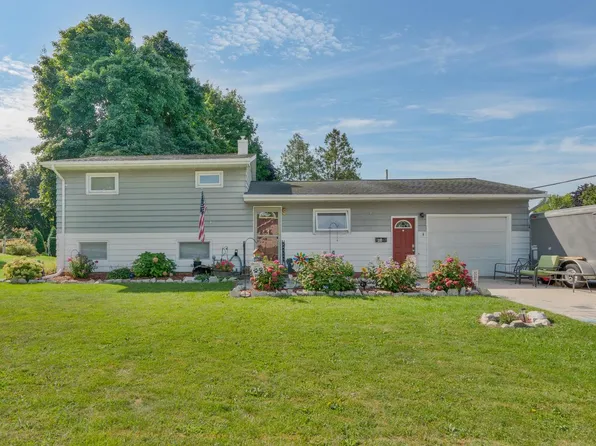 2111 Pleasant AVENUE, New Holstein, WI 53061