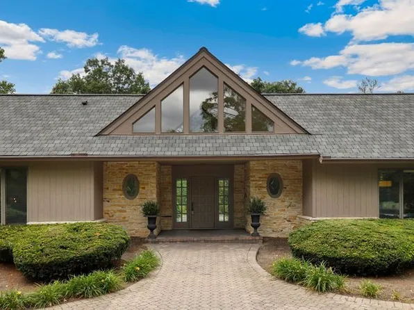 3293 Middlesax Dr, Long Grove, IL 60047