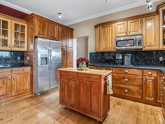 5th image of 18122 NW 15th Ct