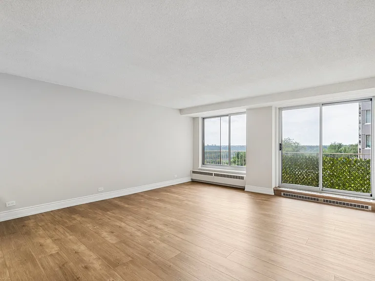 12207 Jasper Ave NW — Photo 25