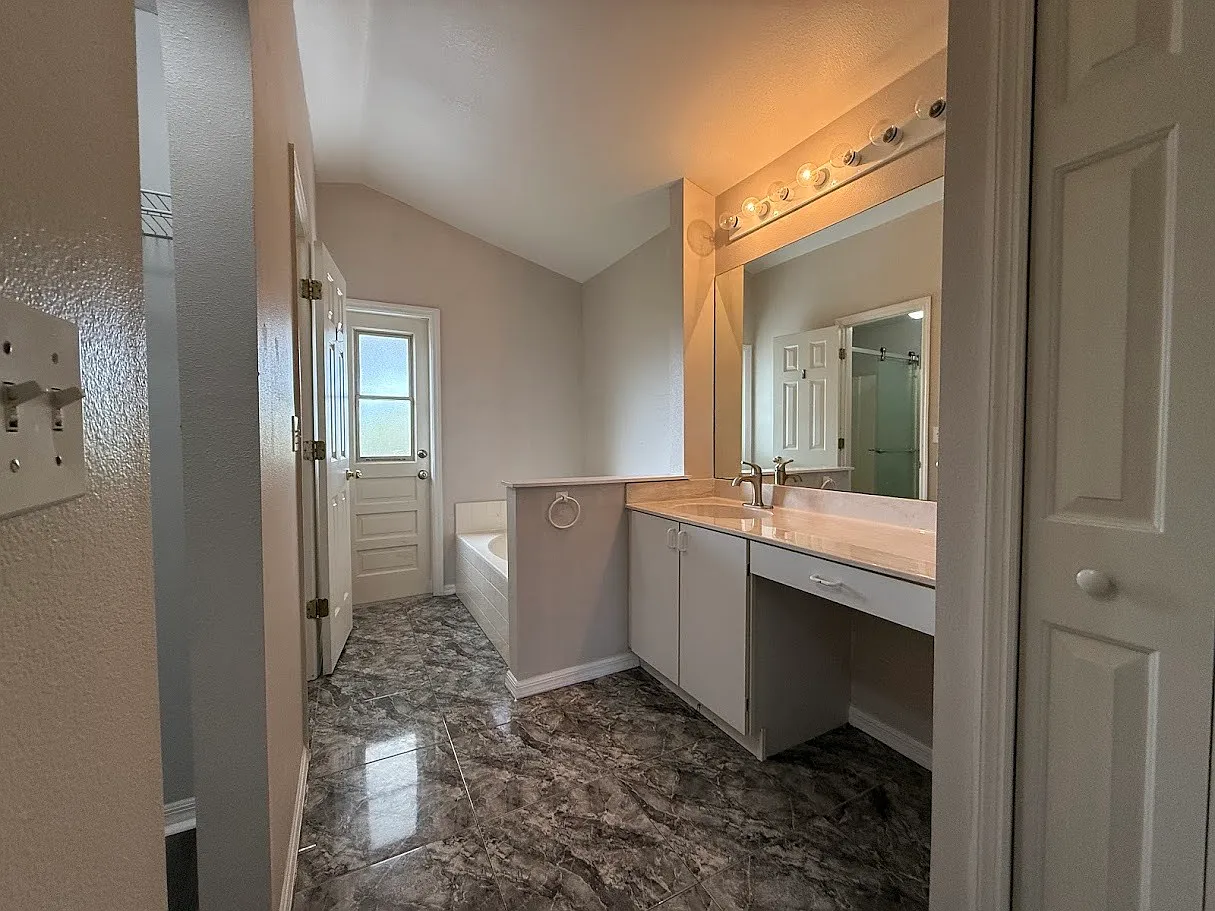 1772 SW Bonanza Street - 1 — Photo 2