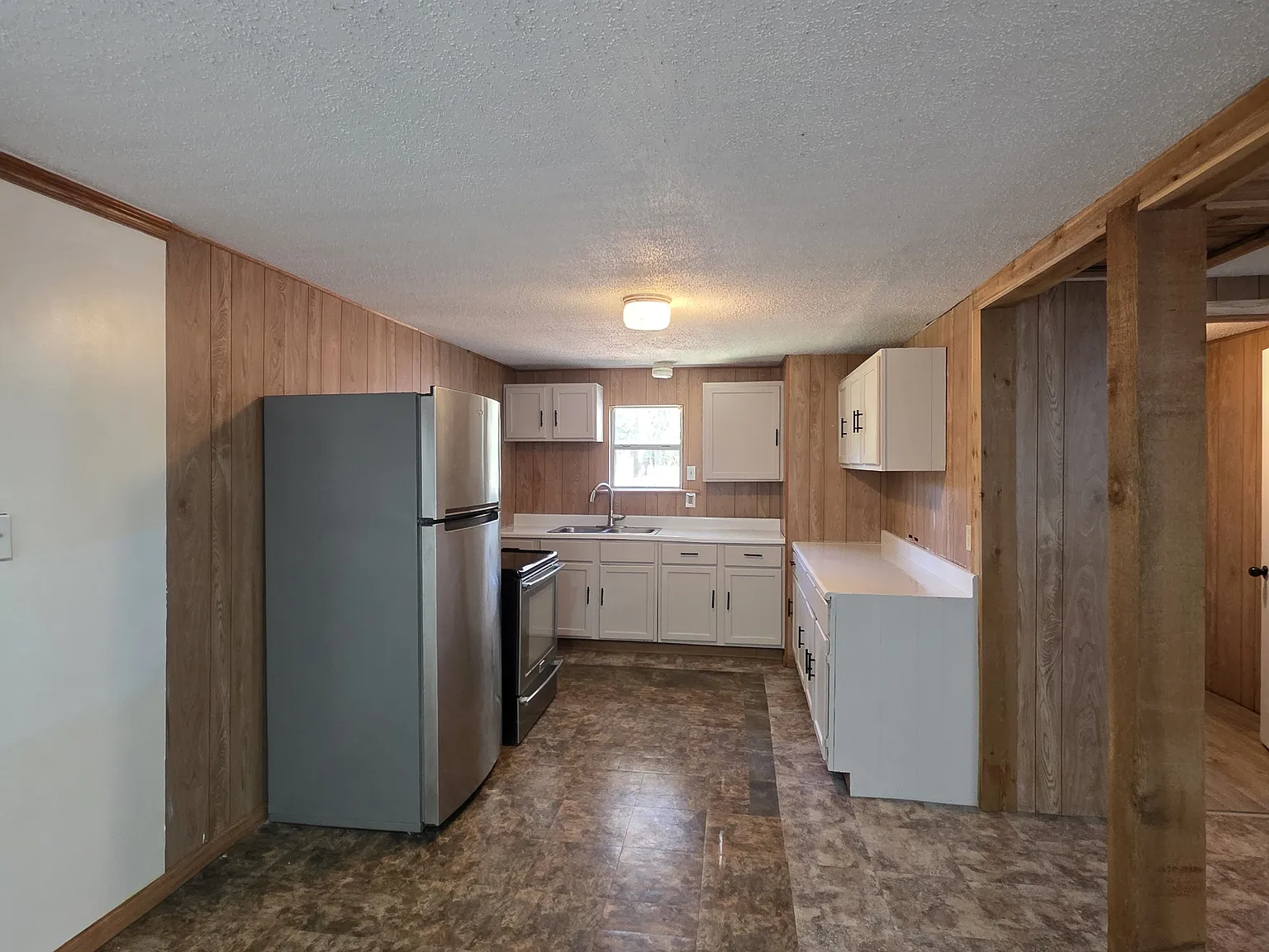 3 bed, 1040 sqft, $1,150 — Photo 4