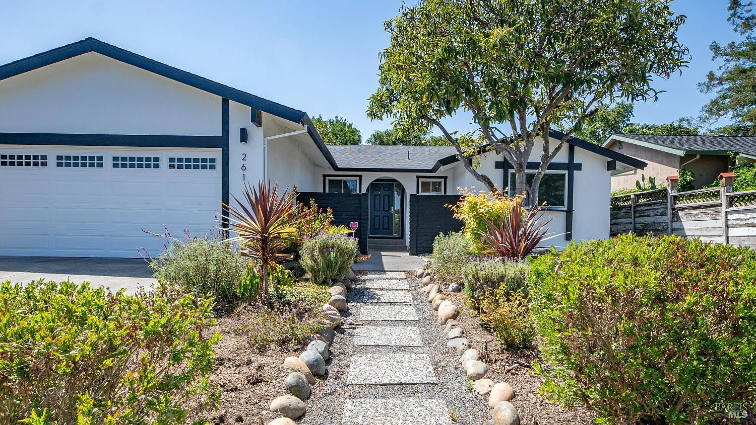261 Redwood Circle - Photo 1