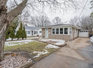 712 Evans St, Oshkosh, WI 54901