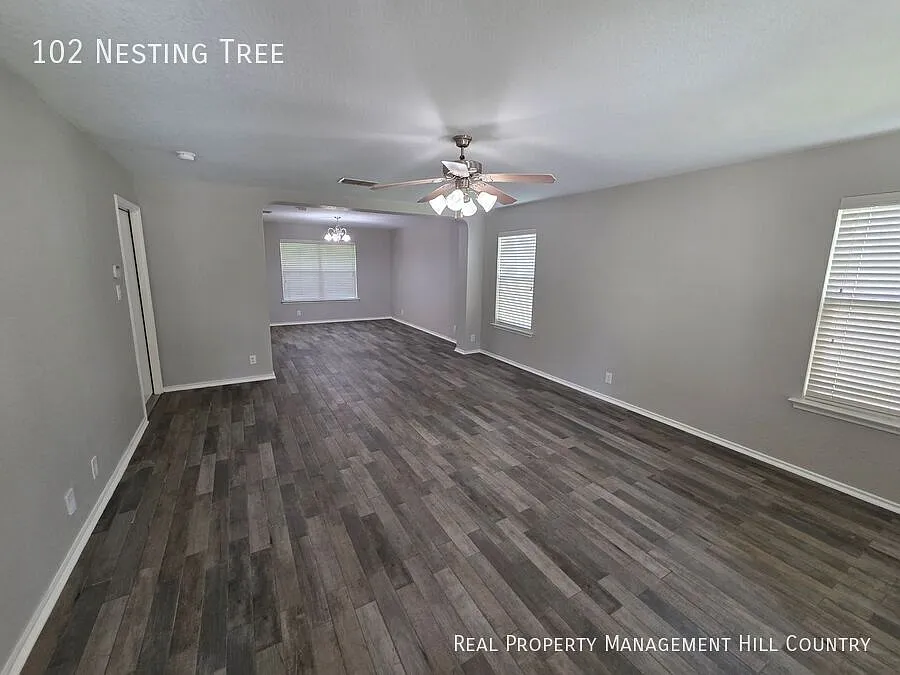 3 Bed / 2 Bath with Spacious Backyard and Kitchen Island — Photo 2