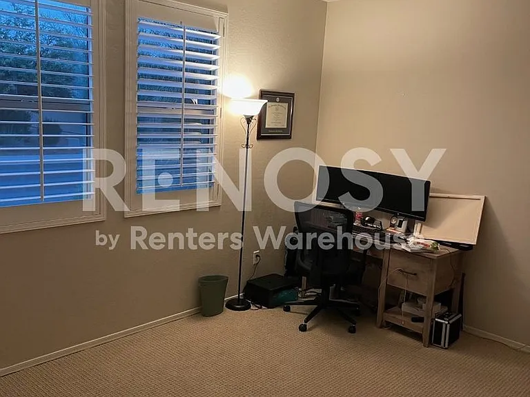 1803 E Grove St — Photo 17