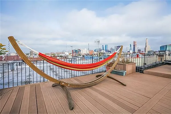 Sold by Avenue Sotheby's International Realty | media 18