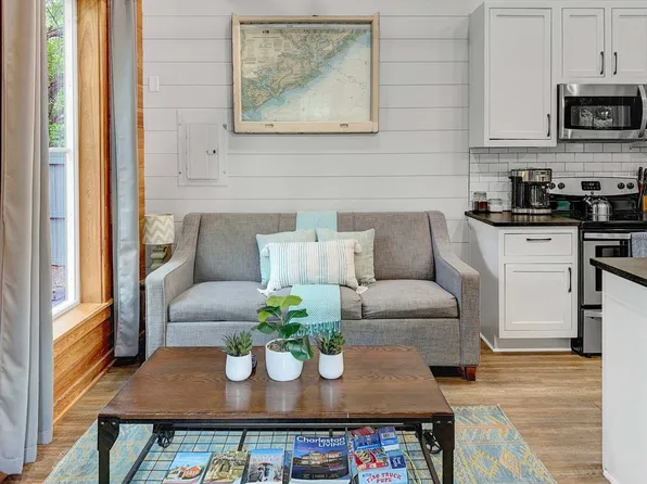 1429 Fort Johnson Rd, Charleston, SC