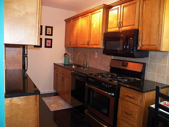 5th image of 13 Bryant Cres APT 2G
