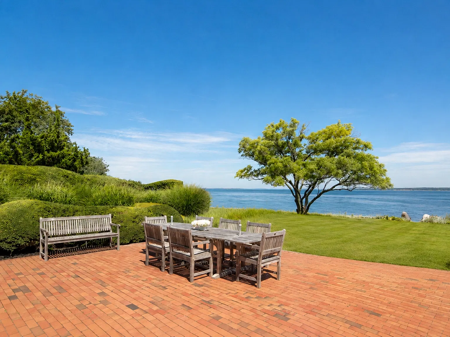 Spectacular Gardiners Bay Waterfront — Photo 4