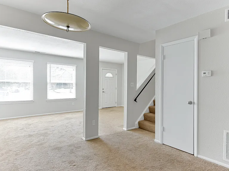 228 N Palmyra Dr — Photo 9