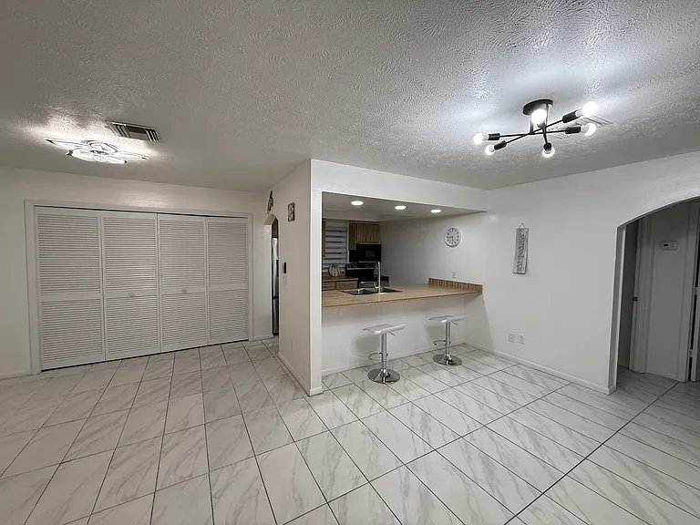 912 SE 13th St #3 — Photo 33