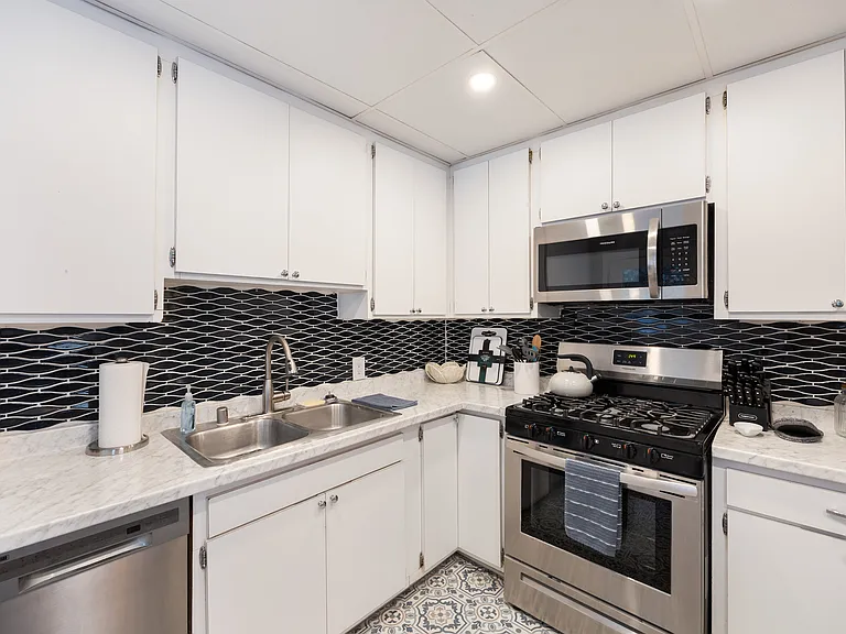 6920 Camrose Dr — Photo 10