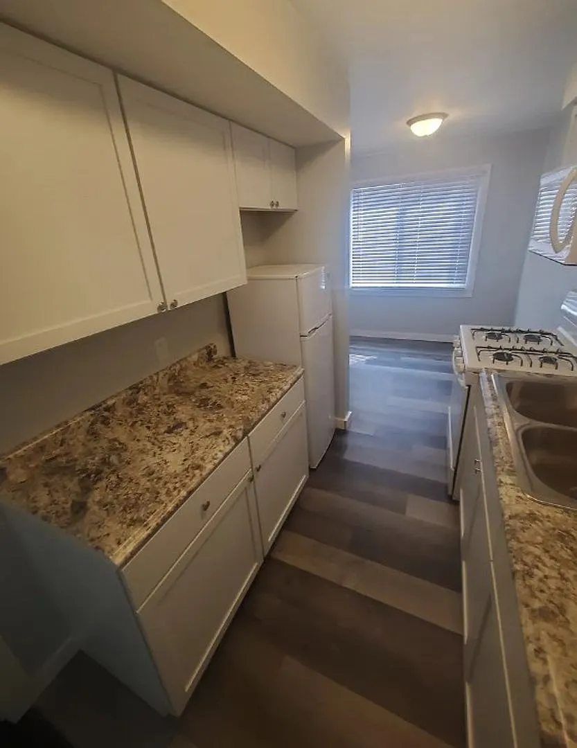 918 Denton St — Photo 3