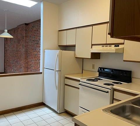 3rd image of 687 N High St #3G